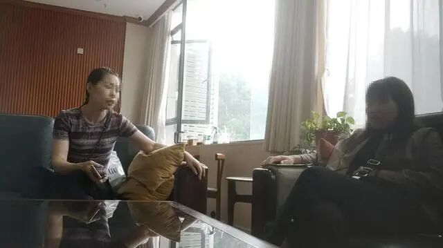 医托在长沙三甲医院“忽悠”病患前往中医馆,记者暗访曝光层层套路(8) 医托在长沙三甲医院“忽悠”病患前往中医馆,记者暗访曝光层层套路(8)